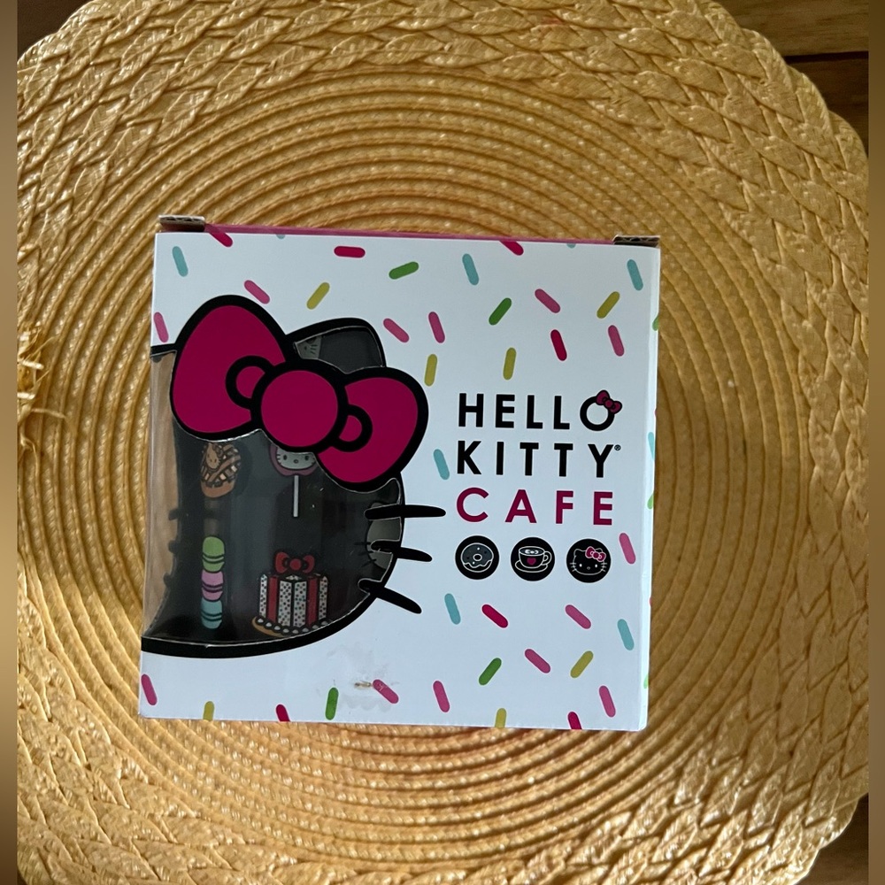 NWT Hello Kitty Cafe Truck Treats & Sprinkles Glass Mug